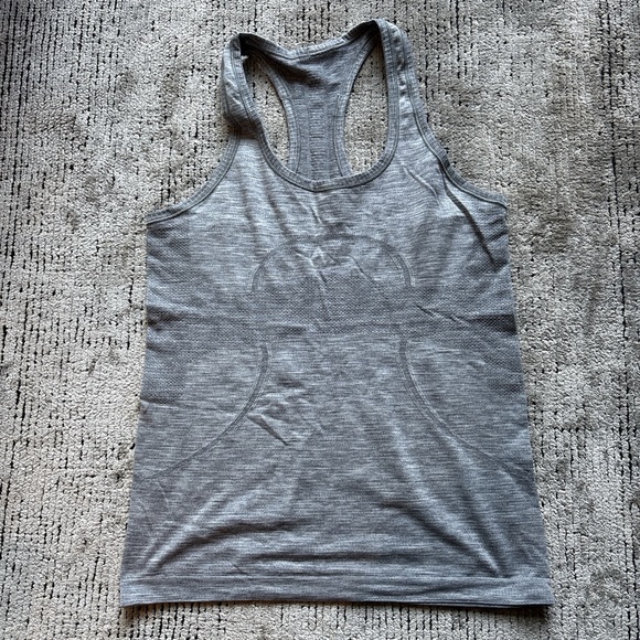 lululemon athletica Gray Tank Top - Picture 1 of 3